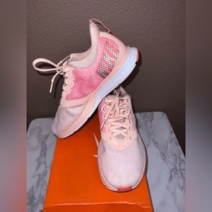 Nike Strike Kids Size 5 crimson/metallic silver